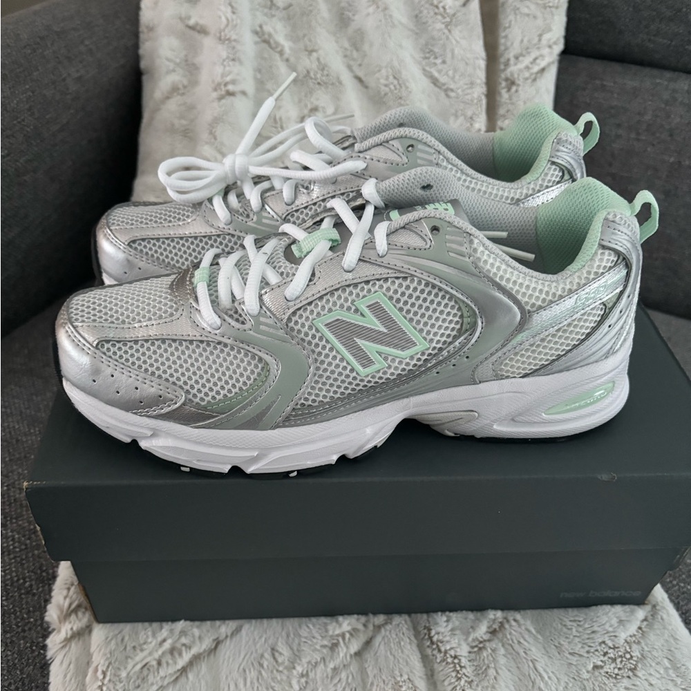 NEW BALANCE 530 SNEAKERS IN SILVER/WHITE/MINT